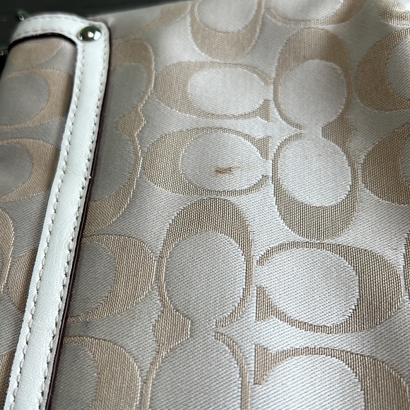 Coach Signature Shoulder Bag Taupe Cream Color leather Strap Silver Hardware - Picture 4 of 11